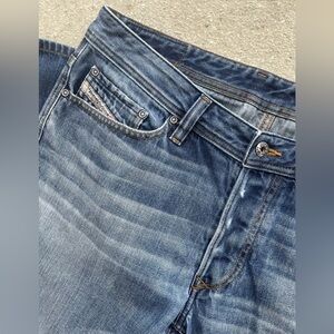 Diesel Men’s Jeans Viker Size 33x30 Blue Distressed Straight Leg Premium Denim